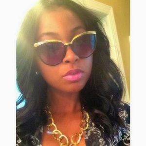 Meet your Posher, Milita